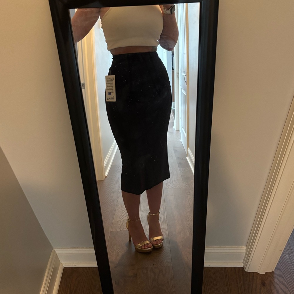 Lululemon Nulu Slim-Fit High-Rise Maxi Skirt - Picture 4 of 4